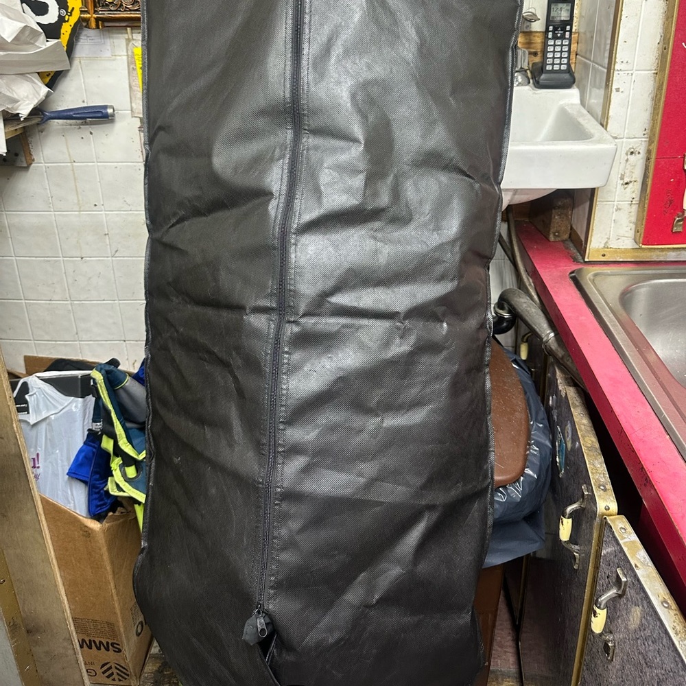 Canada goose 100% authentic brand new with gourmet bag.